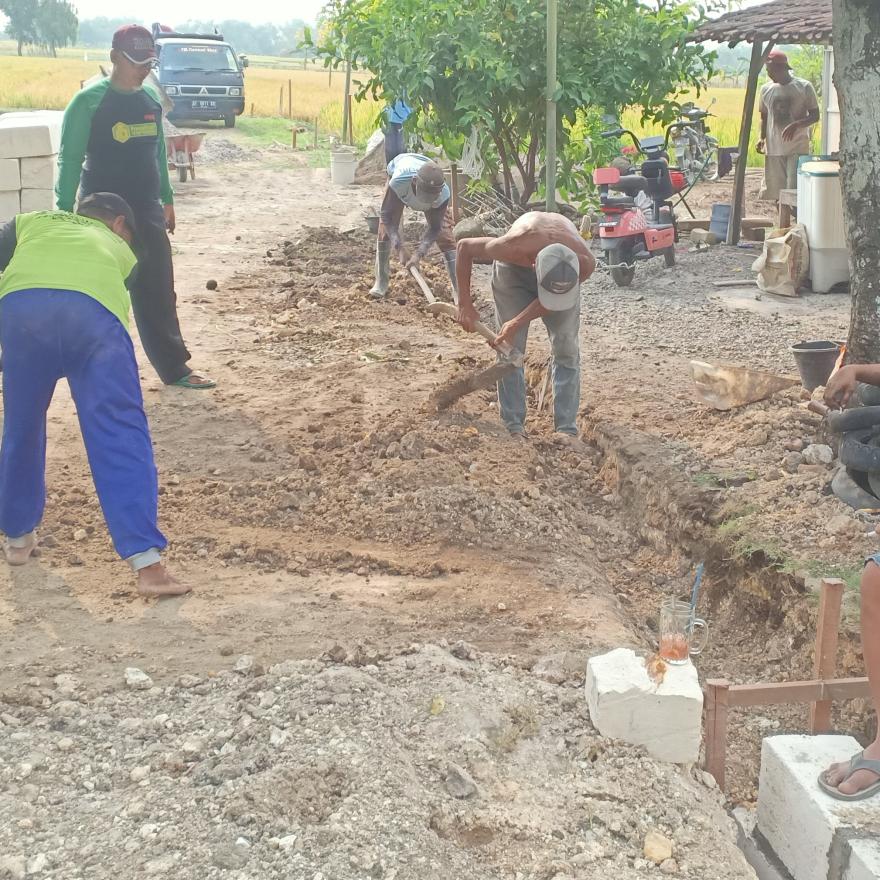 TINJAUAN KEPALA DESA SIDOKERTO JUWANDI PEMBANGUNAN TPT DUSUN SAMBEN 2 