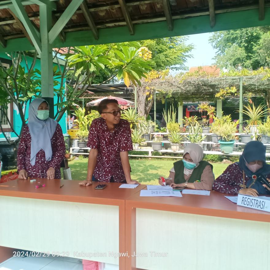 DINSOS NGAWI ADAKAN BANSOS OPERASI KATARAK GRATIS